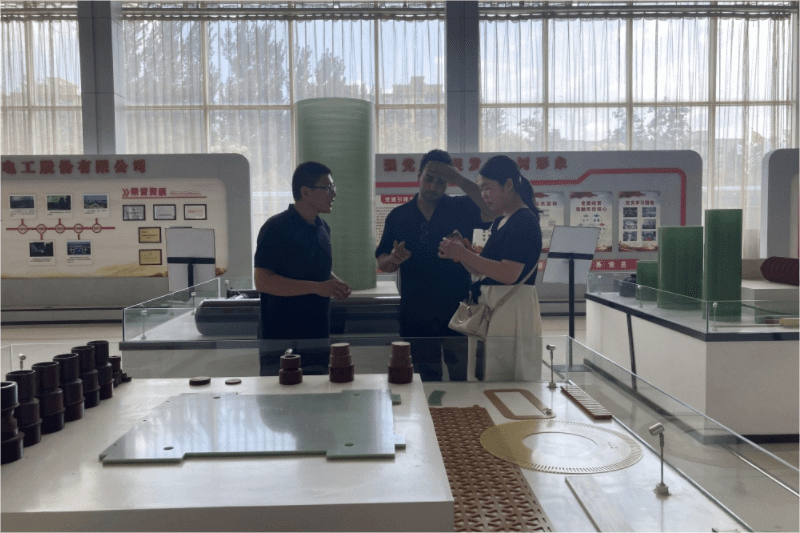 Niu Yujie accompanied Iranian customers to visit the Xuchang factory on July 28, 2023