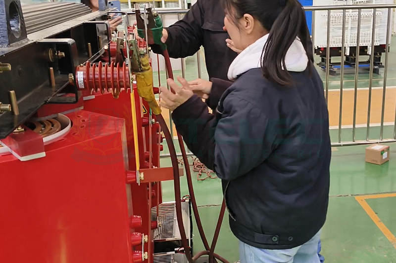 dry-type distribution transformer